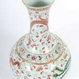 Famille rose-Vase China, wohl 20. Jh., Porzellan, glasiert u… - Foto 3