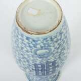 Vase im Blau-weiß-Dekor China, um 1900, Porzellan, balusterf… - фото 3