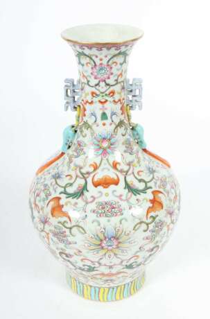 Famille rose-Vase mit ''Lotus''-Dekor China, wohl 20. Jh., P… - Foto 2