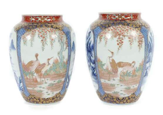 Paar Vasen mit polychromer Malerei China, wohl 20. Jh., Porz… - фото 1