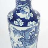 Vase mit Blaumalerei China, 19./20. Jh., Porzellan glasiert,… - Foto 2