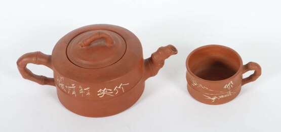 Teekanne mit Tasse China, 20. Jh., Yixing-Steinzeug, roter S… - Foto 2