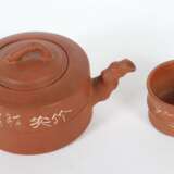Teekanne mit Tasse China, 20. Jh., Yixing-Steinzeug, roter S… - photo 2