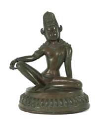 Indra, sitzend Nepal/Indien, wohl Mitte 20. Jh., Bronze pati…
