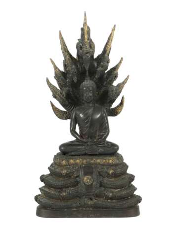 Naga schützt den Buddha Gautama Indien, 19./20. Jh., Bronze… - Foto 1