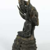 Naga schützt den Buddha Gautama Indien, 19./20. Jh., Bronze… - photo 2