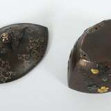 Deckeldose Japan, 20. Jh., Bronze, Orangenhautoberfläche, fl… - Foto 4