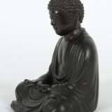 Buddha Daibutsu Japan, 20. Jh., Bronze geschwärzt, Bodenstem… - Foto 2