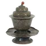 Teeschale mit Ständer Nepal/Tibet, 19./20. Jh., Silber, gepr… - фото 1
