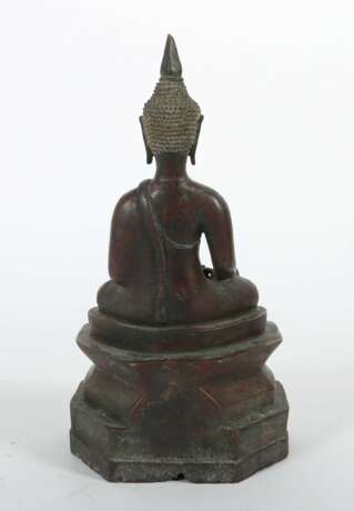 Lanna-Buddha Thailand, 19./20. Jh., Bronze patiniert, auf Th… - фото 3
