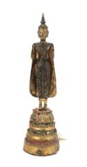 Stehender Buddha Thailand, 18./19. Jh., Holz vergoldet, part…