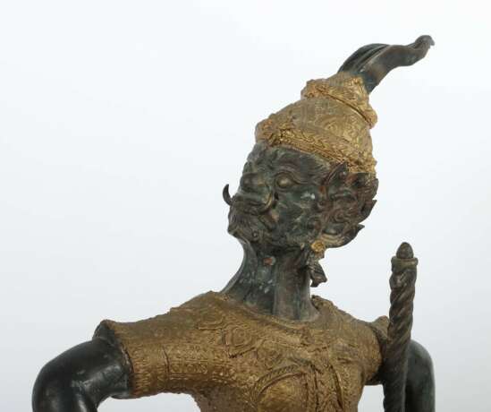 Hanoman als Tempelwächter Thailand, Mitte 20. Jh., Bronze pa… - Foto 3