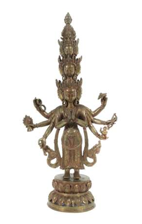 Bodhisattva Avalokiteshvara Tibet, Mitte 20. Jh., Bronze, zw… - photo 1