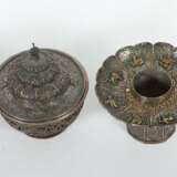 3 Teeschalen und Teeständer Tibet, um 1900, Silber und Holz,… - фото 2