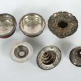 3 Teeschalen und Teeständer Tibet, um 1900, Silber und Holz,… - Foto 3