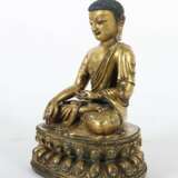 Buddha Shakyamuni 19. Jh. oder früher, sinotibetisch, Bronze… - фото 4