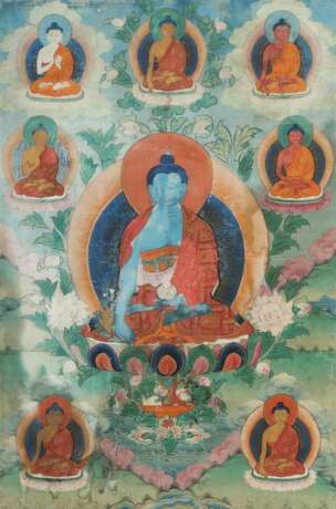 Thangka mit 7 Medizinbuddhas wohl Tibet, 19./20. Jh., Stoff… - Foto 2