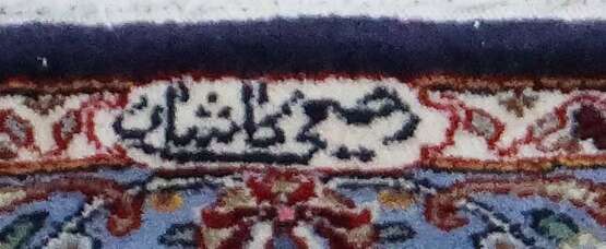 Signierter Medaillonteppich Persien, Wolle auf Baumwolle, si… - photo 3