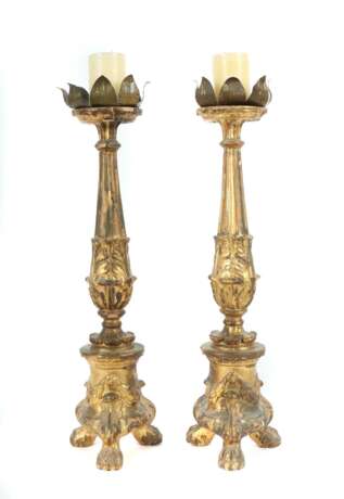 Paar Altarleuchter um 1800, Holz geschnitzt und goldgefasst,… - фото 1