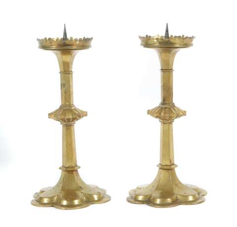 Paar einflammige Kerzenleuchter um 1800, Bronze, sechspassig… - photo 1