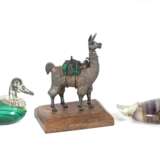 Lama und 2 Enten 2. Hälfte 20. Jh., Lama, Silber auf Holzsoc… - Foto 1