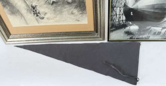 ''Konvolut Zeppelin'' 3-teilig, 1 Kohlezeichnung Brustbildni… - photo 3