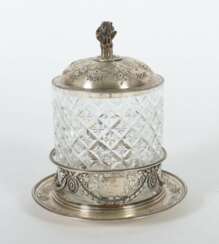 Bonboniere/Keksdose mit Stand und Deckel aus Silber Um 1900,…