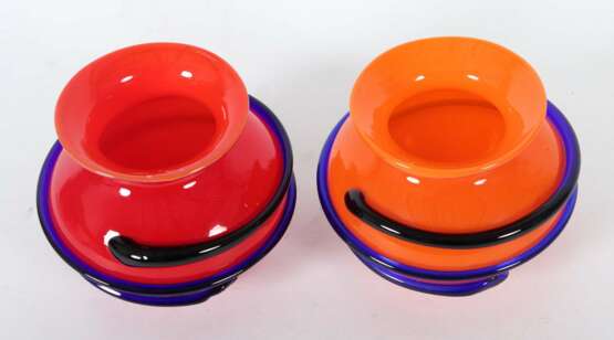 2 kleine Balustervasen 20. Jh., 1x Vase aus orange eingefärb… - Foto 2