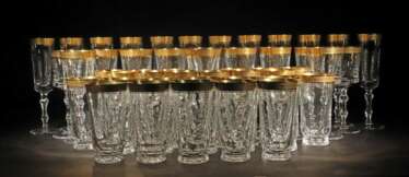 Trinkglasgarnitur mit Goldrand 20. Jh., farbloses Kristallgl…