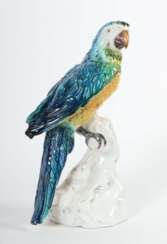 Große Tierfigur ''Papagei'' 20. Jh., rötlicher Scherben, pol…