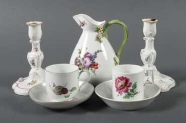 7 Meissen-Teile mit Floraldekor Ca. 1740-1850, Porzellan, gl…