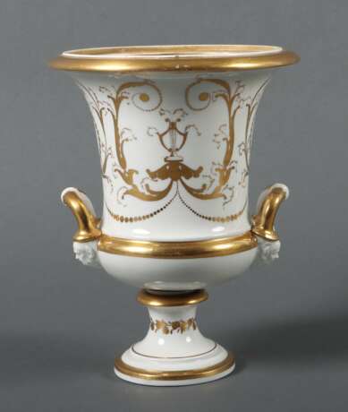 Kratervase mit Goldstaffage Nymphenburg, 19./20. Jh., Weißpo… - Foto 1