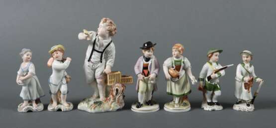 7 Ludwigsburger-Kinderfiguren nach 1948, Porzellan, glasiert… - Foto 1