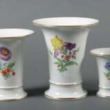 3 Trichtervasen mit Blumendekor Meissen, nach 1934, Porzella… - Foto 1