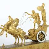 Bronze doré Figuren-Pendule mit Wagenlenker Frankreich, um 1… - photo 3