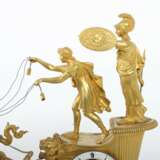 Bronze doré Figuren-Pendule mit Wagenlenker Frankreich, um 1… - photo 4