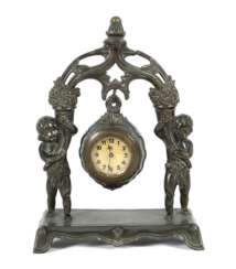 Hängende Tisch-Uhr mit figürlichem Stand um 1900, Zifferblat…
