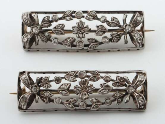 Paar Broschen um 1890, Silber über Gold, je ca. 5 g, ursprün… - фото 1