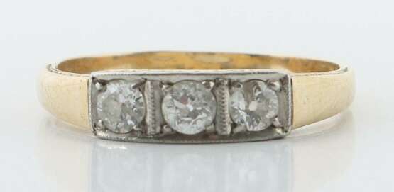 Ring mit 3 Diamanten um 1900, Platin über Gelbgold 585, ca.… - Foto 1