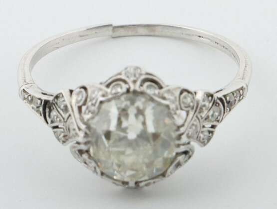 Schöner Art Déco-Ring mit Diamanten 1930er Jahre, Platin ca.… - фото 2
