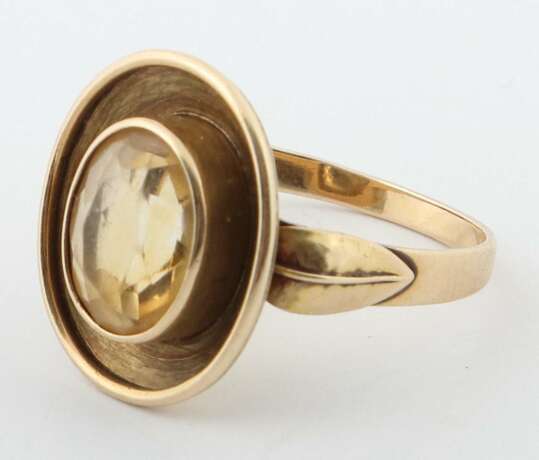 Ring mit Citrin 1960er Jahre, Gelbgold 585, ca. 3,98 g, bese… - photo 2