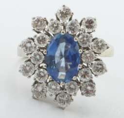 Ring mit Saphir & Diamanten 1970er Jahre, Weißgold 585, ca.…