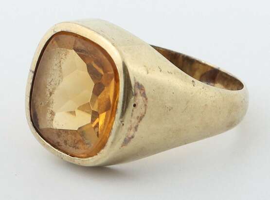 Ring mit Farb-/Quarzstein 20. Jh., Gelbgold 585, ca. 11,6 g,… - photo 2