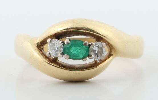 Ring mit Diamanten & Smaragd 20. Jh., Gelbgold 750 (säuregep… - photo 1
