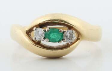 Ring mit Diamanten & Smaragd 20. Jh., Gelbgold 750 (säuregep…