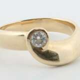 Ring mit Diamant modern, Gelbgold 585, ca. 6,9 g, zentral mi… - Foto 1