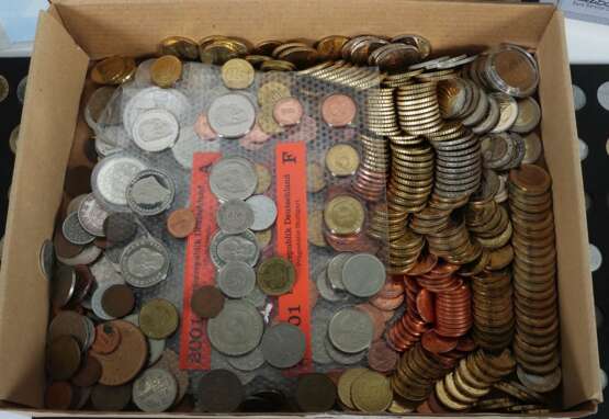 Umfangreiche Sammlung Euro- und weitere Münzen 39x 2 Euro, 3… - photo 4