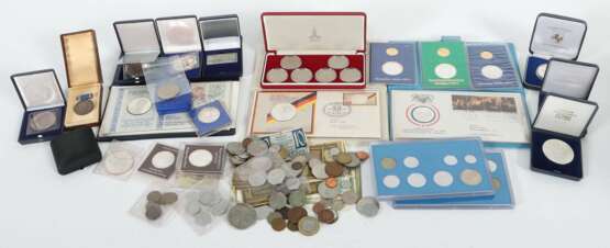 Sammlung Münzen & Medaillen dabei 3 kl. Feingold-Medaillen,… - photo 1