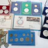 Sammlung Münzen & Medaillen dabei 3 kl. Feingold-Medaillen,… - photo 4