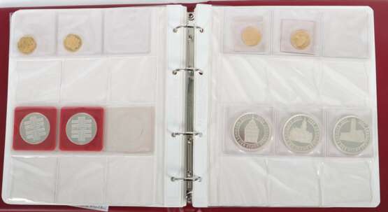 Kleine Münz- und Medaillensammlung 13x 10 DM-Münzen, 4x 5 DM… - фото 4